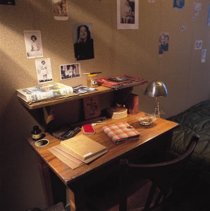 Anne-Franks-desk