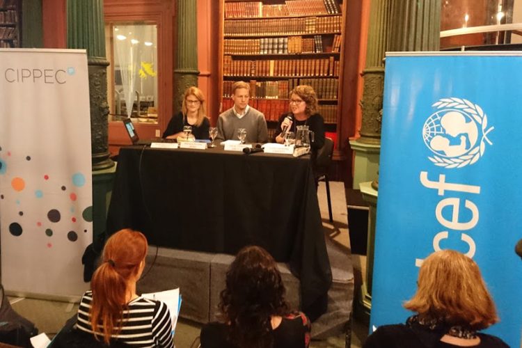 Alejandra Cardini (CIPPEC), Oscar Ghillione (MECCyT) y Cora Steinberg (UNICEF)